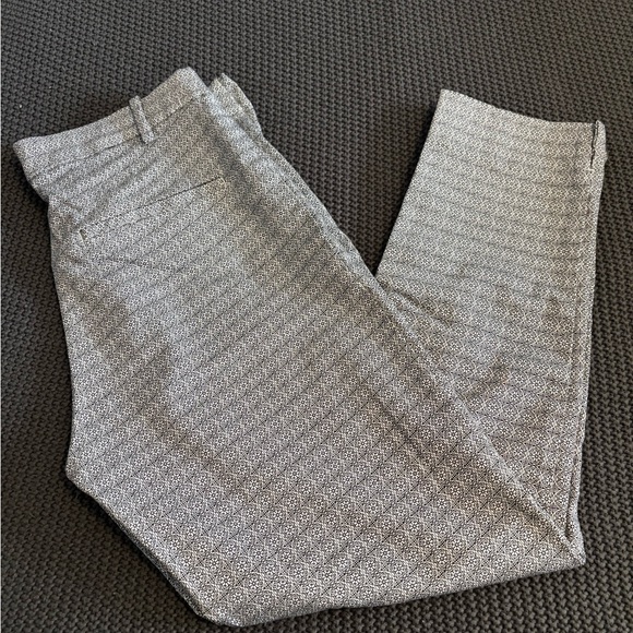 H&M Women's Gray Patterned Cropped Pants - Picture 6 of 6